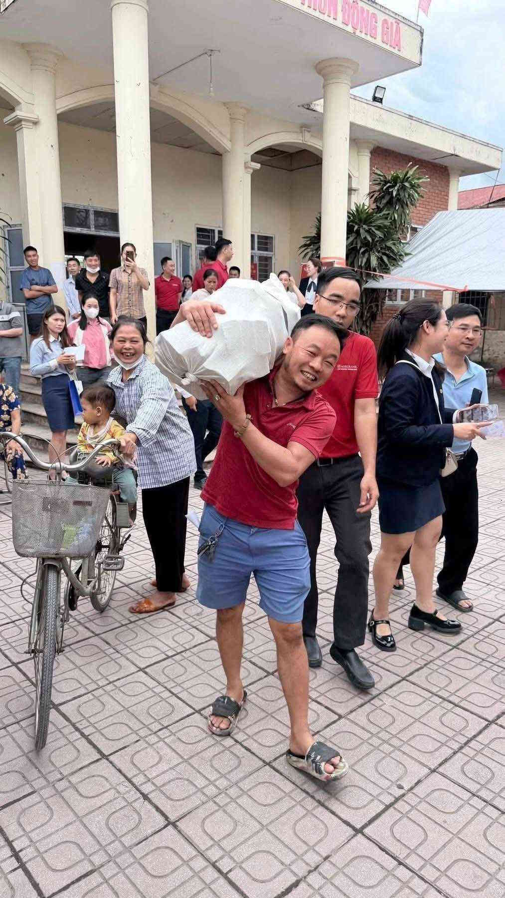 Người dân trong vùng quy hoạch Vinhomes Olympic nhận tiền đền bù GPMB Vinhomes Global Sportia