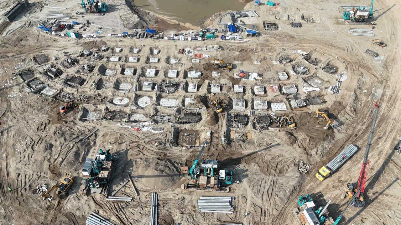 Khu vực thi công móng trung tâm tại Vinhomes Olympic tháng 3/2026